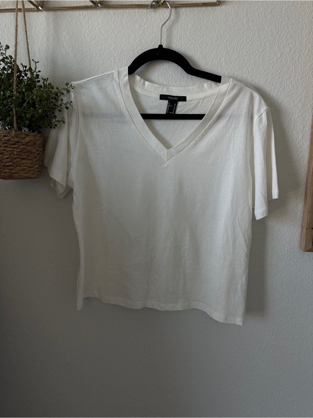 Forever 21 Cream V-Neck Short Sleeve Tee